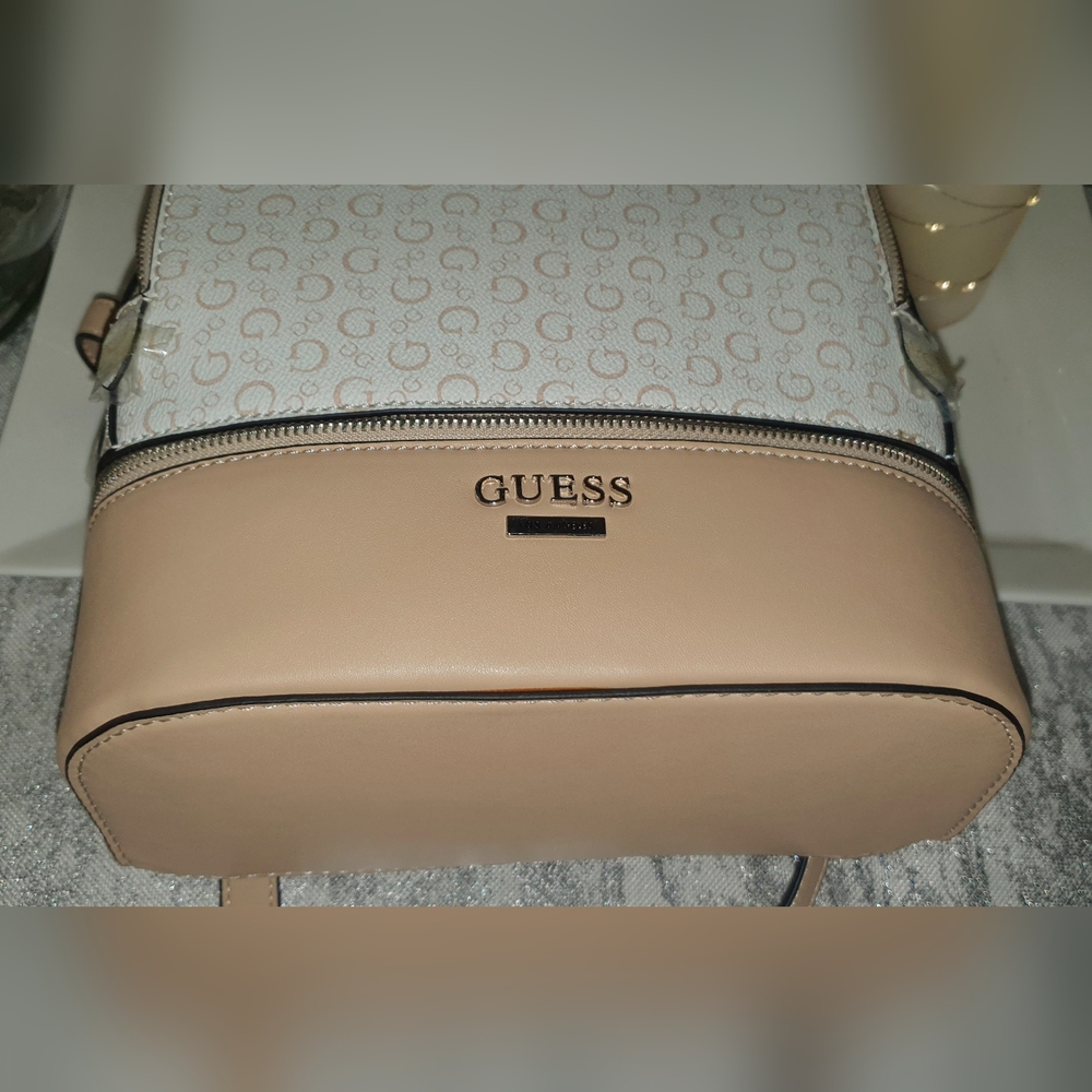 GUESS - Picture 3 of 10